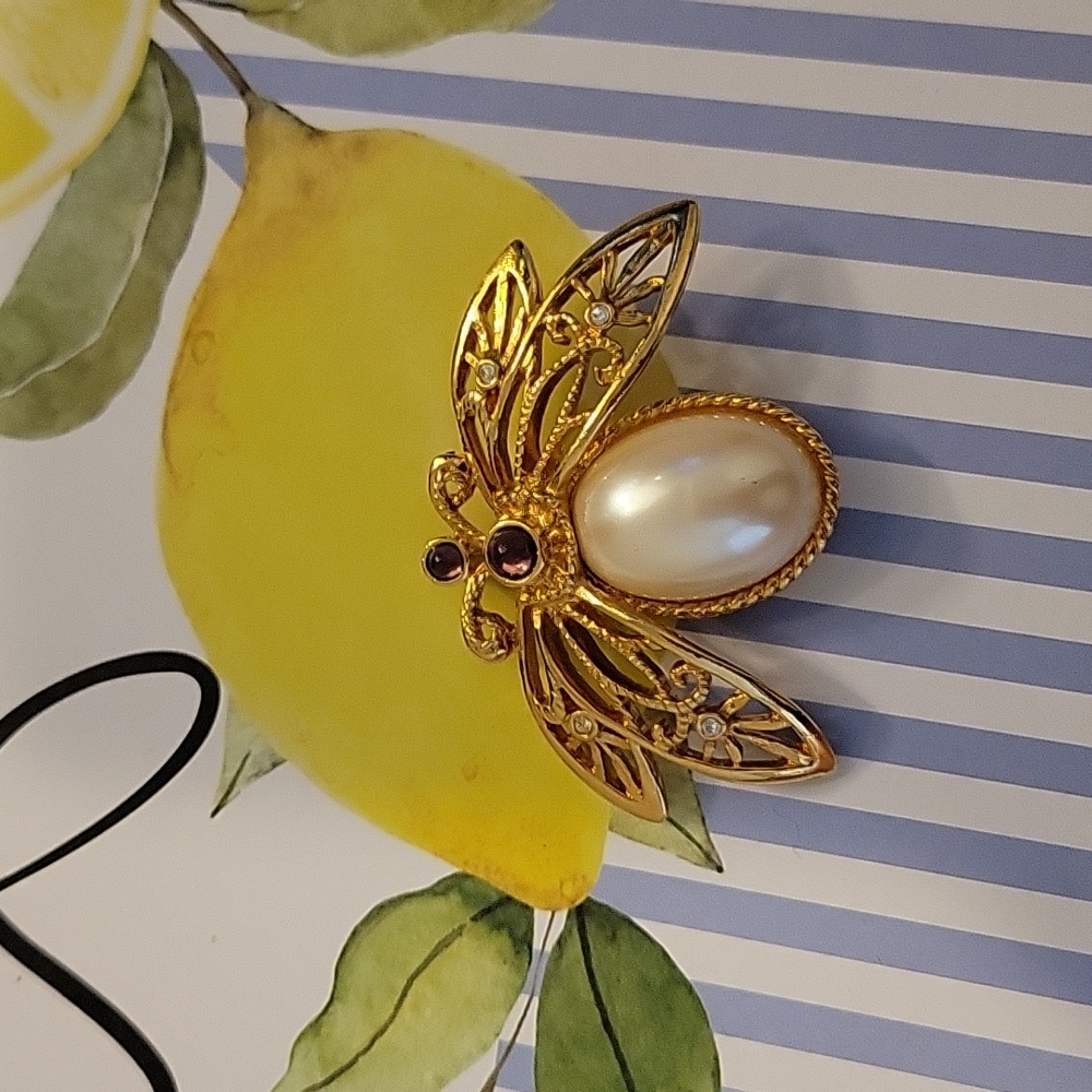 Avon Gold Toned Bee Faux Pearl Signed Brooch Pin
